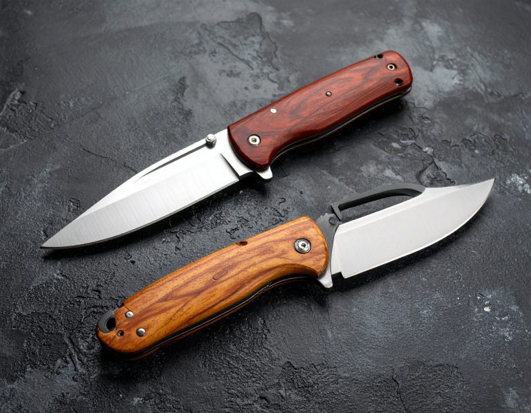 Fixed Blade vs Folding Knife